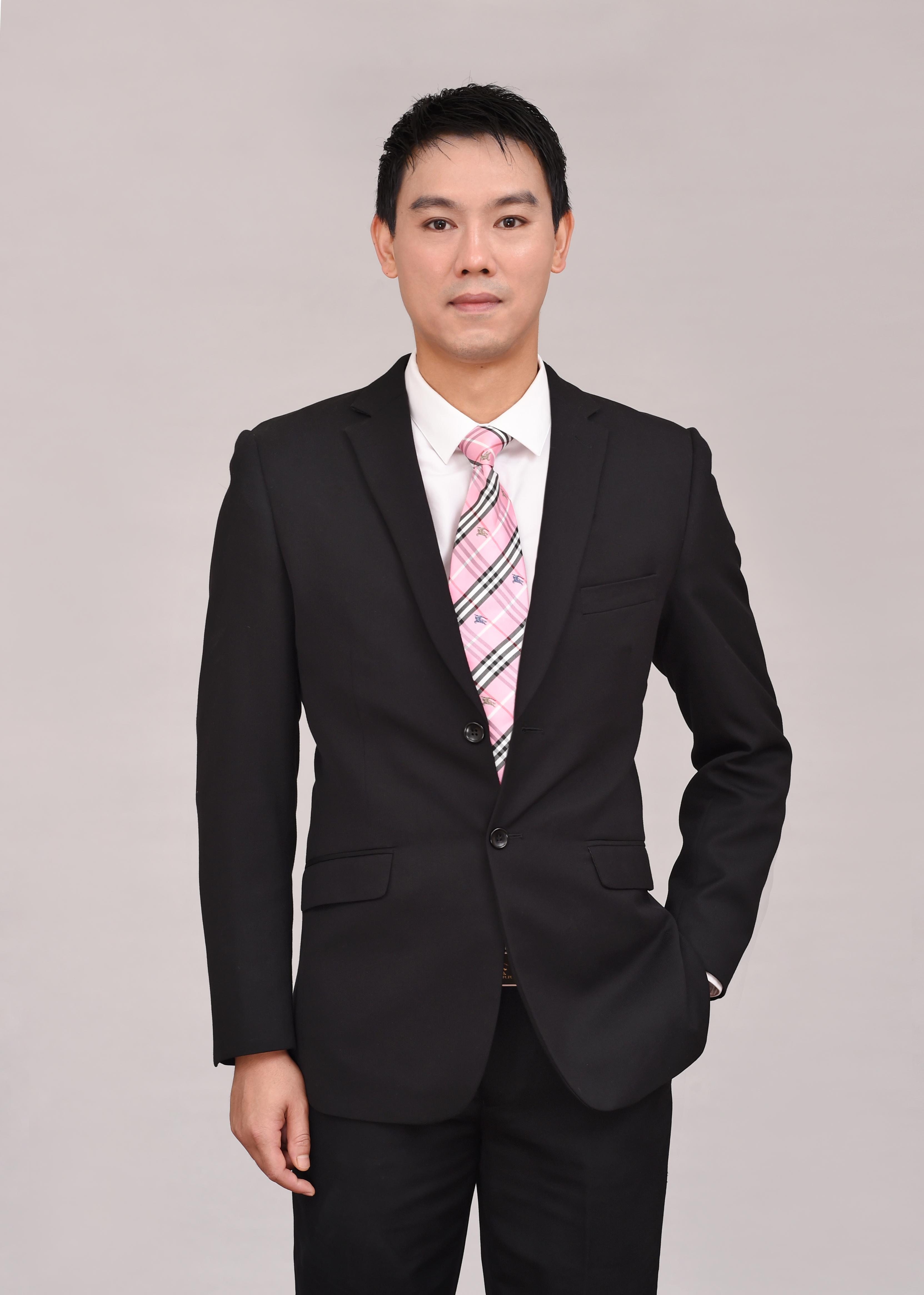 何繁茁 导演 & 创意总监